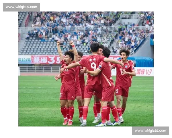 苏超六月：平凡人的主场荣耀